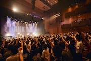 「Tour 伝説の夜を君と」 LINE CUBE SHIBUYA(渋谷公会堂)公演の様子。(撮影:新保勇樹)