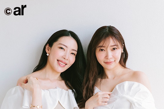 「ar」8月号より大野真理子（左）、指原莉乃（右）