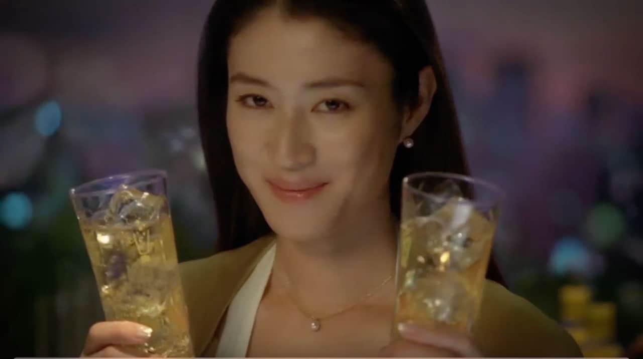 サントリーウイスキー角瓶 小雪出演CMビジュアル