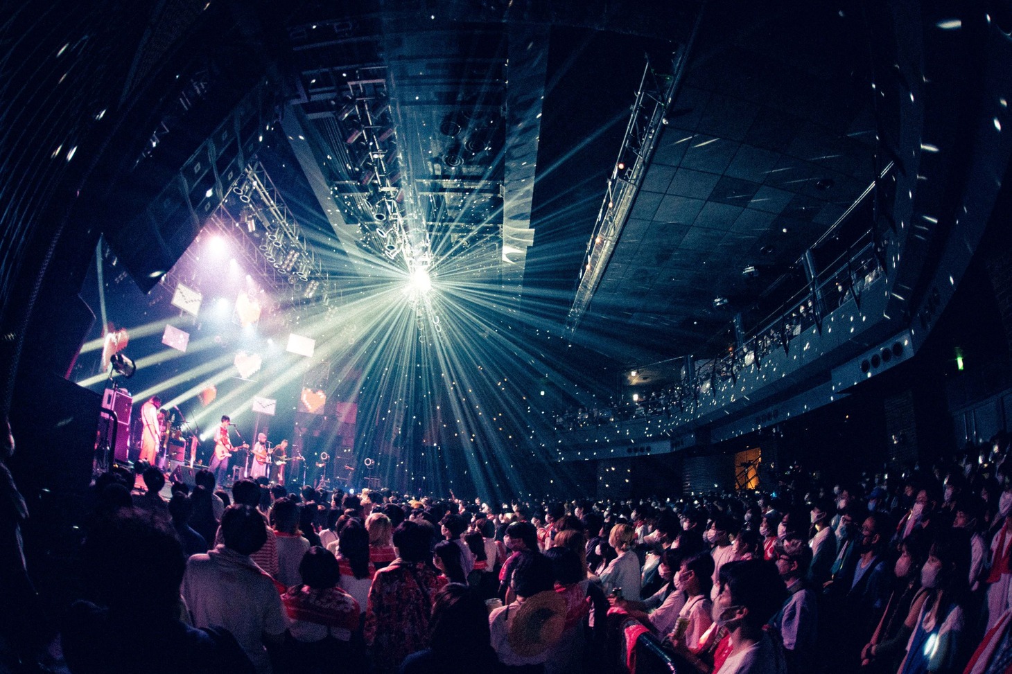 本日7月11日に東京・Spotify O-EASTで開催された「愛してますっ！を伝えにいきますTOUR」最終公演の様子。