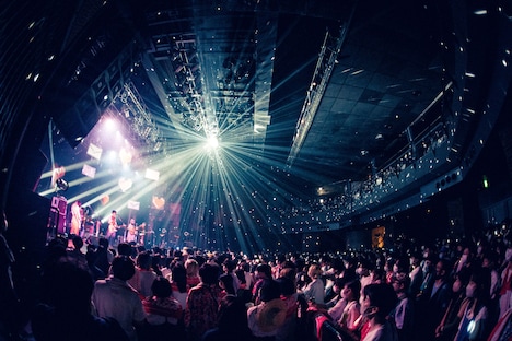 本日7月11日に東京・Spotify O-EASTで開催された「愛してますっ！を伝えにいきますTOUR」最終公演の様子。