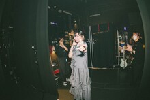 ナナヲアカリ（撮影：このタイミングで秋山）