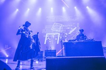 ナナヲアカリとTAKU INOUE。（撮影：このタイミングで秋山）