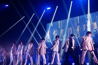 「原因は君にもある。」のパフォーマンスの様子。