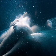 泣き虫、SNSで披露していた人気曲「おやすみヘブン。」配信決定