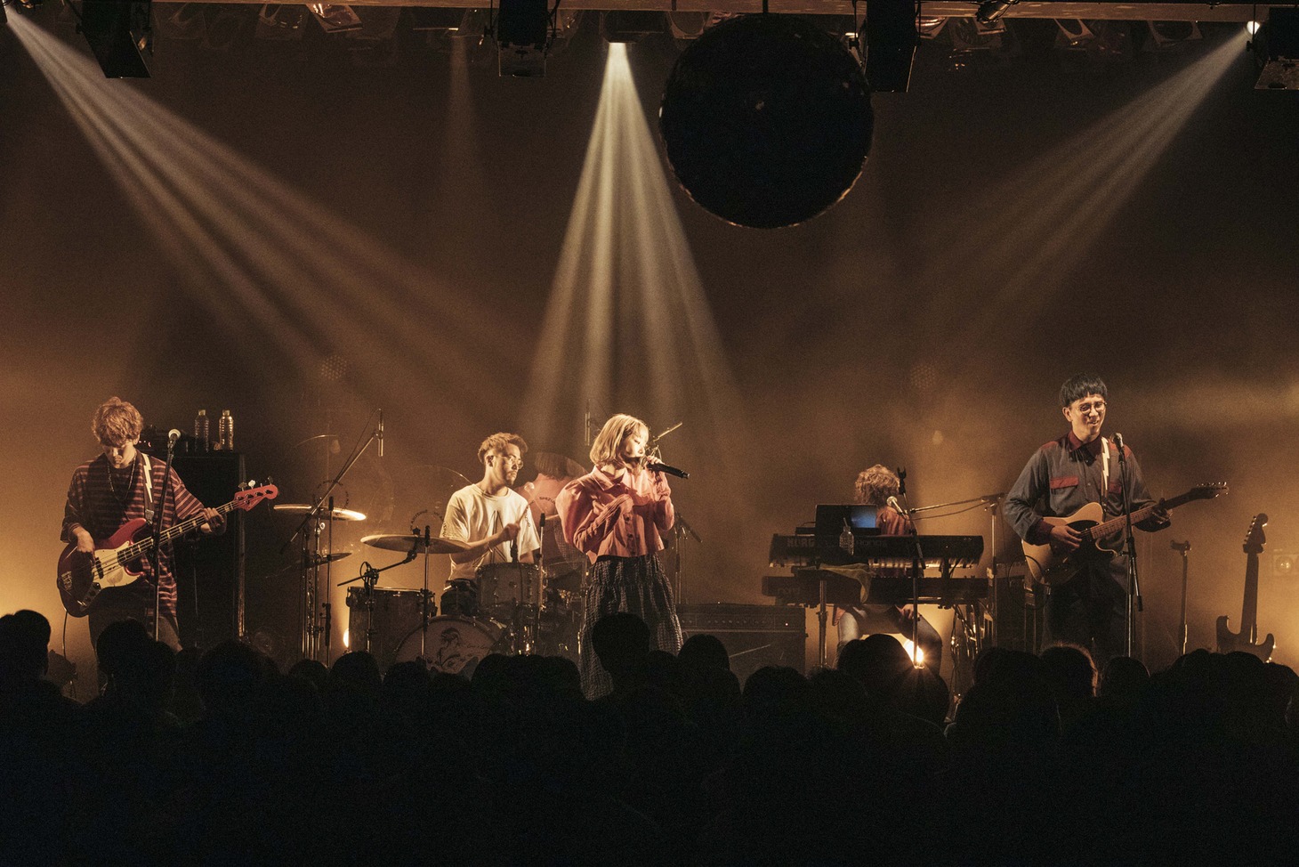 「フレンズ -Superb TOUR 2022-」東京・LIQUIDROOM公演の様子。（Photo by Ray Otabe）