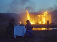 AAAMYYY「あの笑み feat. ano」ミュージックビデオより。