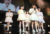 「超ときめき♡宣伝部のサンリオキャラクターズと行く！真夏のハートギュッとTOUR 2022」初日公演の様子。