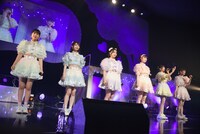 「超ときめき♡宣伝部のサンリオキャラクターズと行く！真夏のハートギュッとTOUR 2022」初日公演の様子。