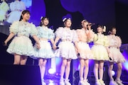 「超ときめき♡宣伝部のサンリオキャラクターズと行く!真夏のハートギュッとTOUR 2022」初日公演の様子。