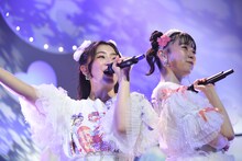 左から杏ジュリア、坂井仁香。