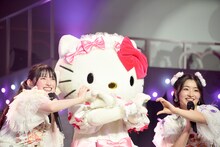 左から菅田愛貴、ハローキティ、杏ジュリア。