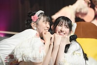 左から坂井仁香、菅田愛貴。