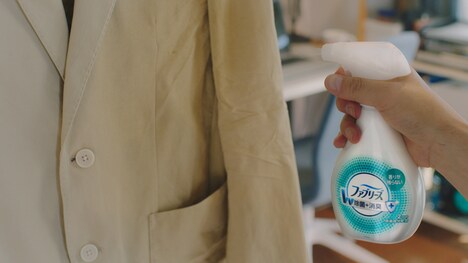 テレビCM「ファブリーズでこんなことも！平野くんのジャケット篇」より。