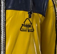 「S.H.Figuarts hide -ROCKET DIVE-」衣装胸部分のマーク。