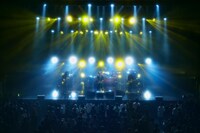 「THE NOVEMBERS Tour2022 -歓喜天-」東京・Zepp Haneda（TOKYO）公演の様子。（撮影：鳥居洋介、西村理佐）