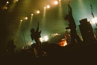 「THE NOVEMBERS Tour2022 -歓喜天-」東京・Zepp Haneda（TOKYO）公演の様子。（撮影：鳥居洋介、西村理佐）