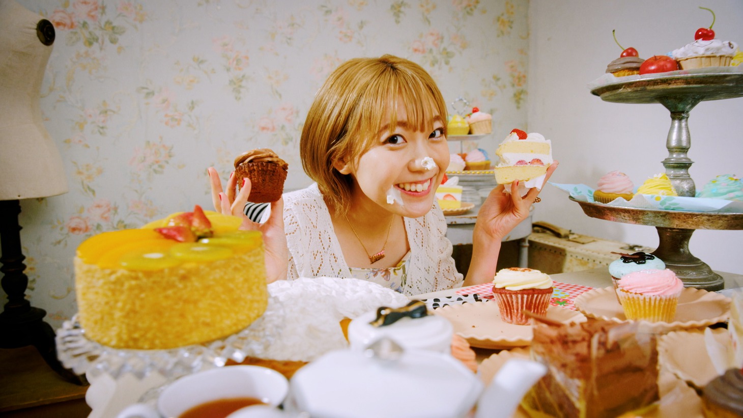 斉藤朱夏「イッパイアッテナ」ミュージックビデオより。
