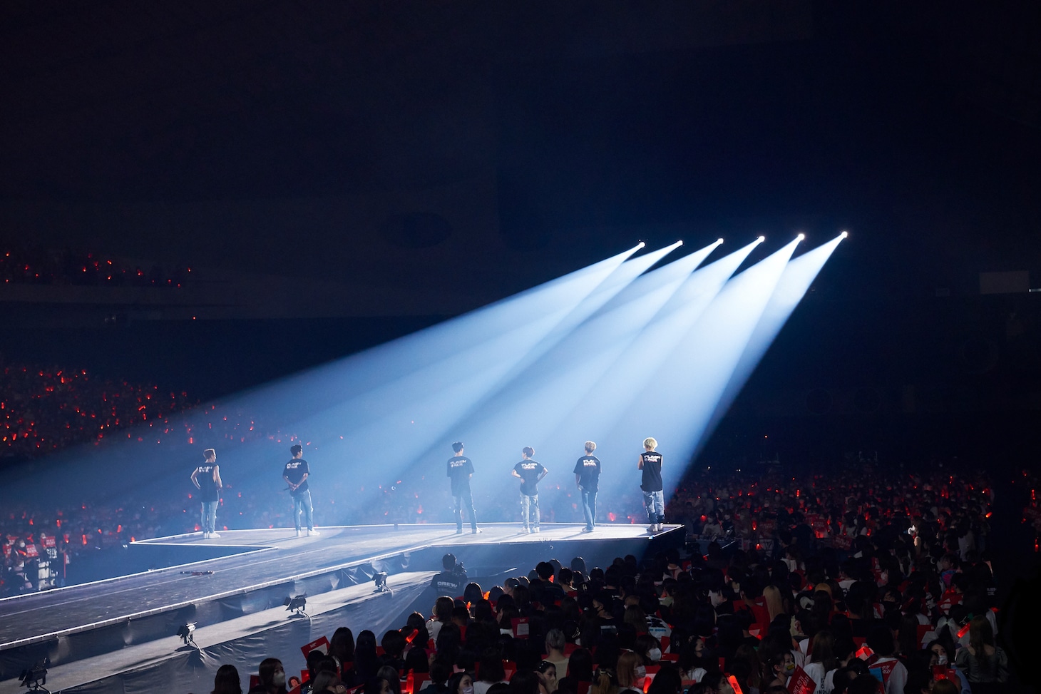 「iKON JAPAN TOUR 2022～FLASHBACK～」東京・国立代々木競技場第一体育館公演の様子。