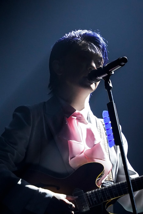 大森元貴（Vo, G）（撮影：上飯坂一）