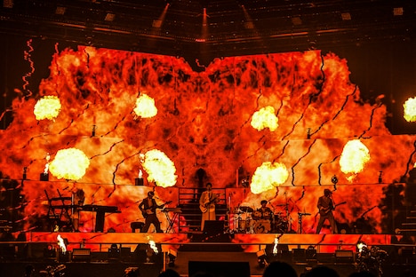 「Mrs. GREEN APPLE ARENA SHOW “Utopia” supported by PIA 50th Anniversary」の様子。（撮影：上飯坂一）