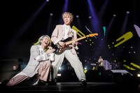 藤澤涼架（Key）と若井滉斗（G）。（撮影：上飯坂一）