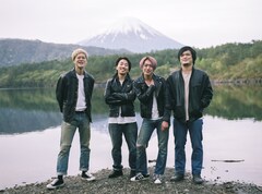 THEラブ人間とニッポンの社長、下北沢にて野外ライブ