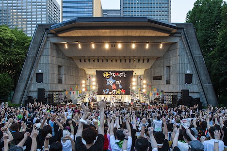 ニューロティカ「野音deロティカ」の様子。