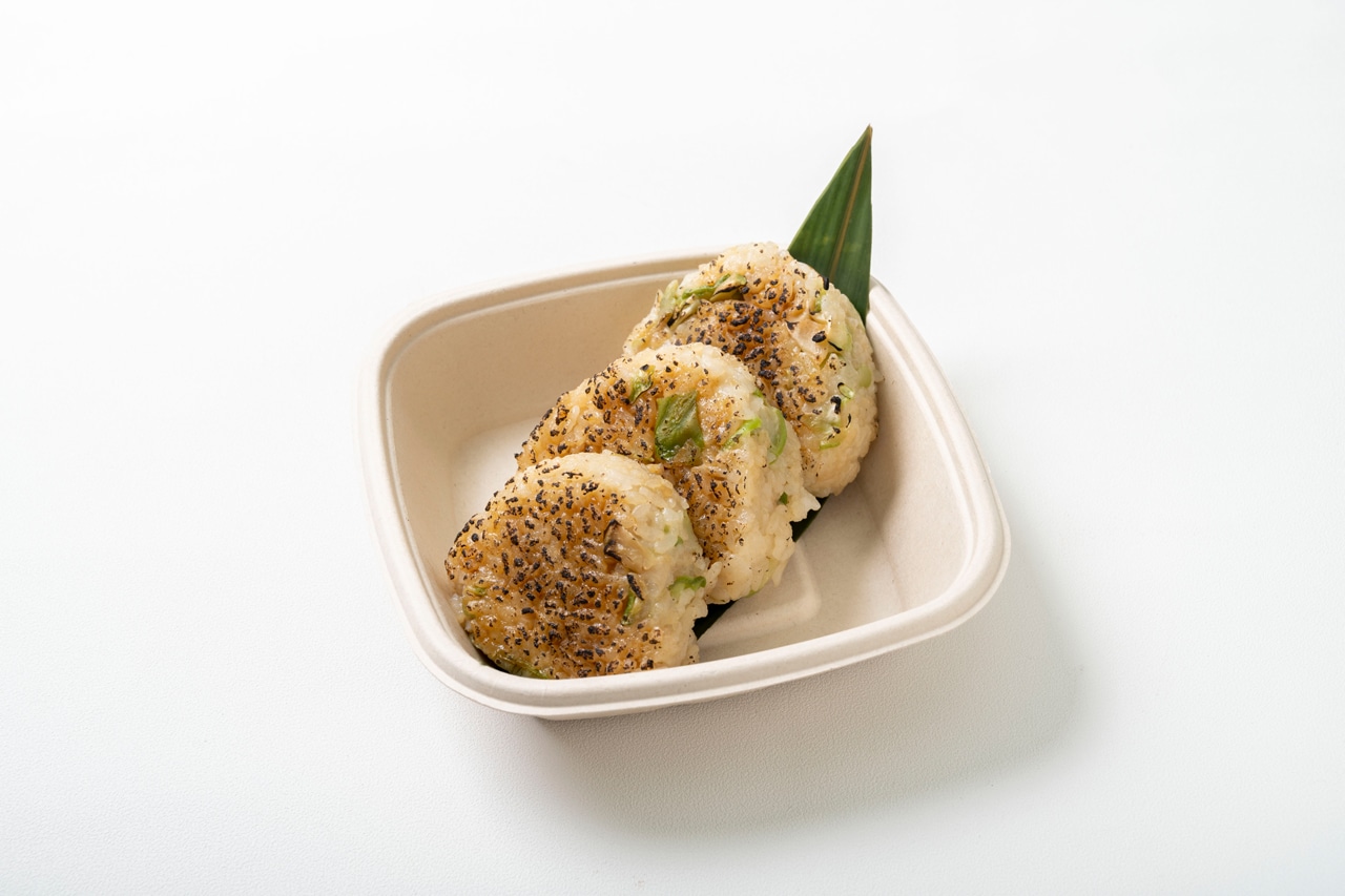 ニューヨーク 屋敷考案 思い出のごま油ザーサイ焼きおにぎり～日清やみつきオイル ごま油にんにくを使って～