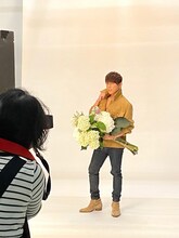 「日めくりカレンダー まいにち、西川貴教」撮影時の様子。(c)小学館