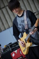 長田カーティス（G）（撮影：鳥居洋介）