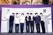 「2030釜山国際博覧会」の広報大使委嘱式に出席したBTS。(P)&(C)BIGHIT MUSIC