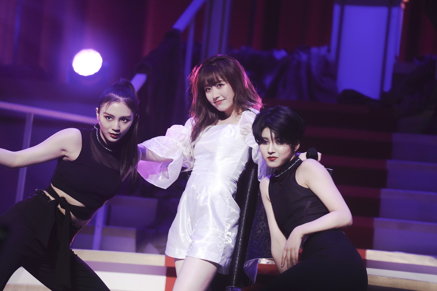 「AYAKA NATION 2022 in TOKYO GARDEN THEATER」より。