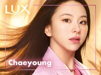 「ラックス スーパーリッチシャイン TWICEステッカー付き 大容量 つめかえペア」付属ステッカー（チェヨン）