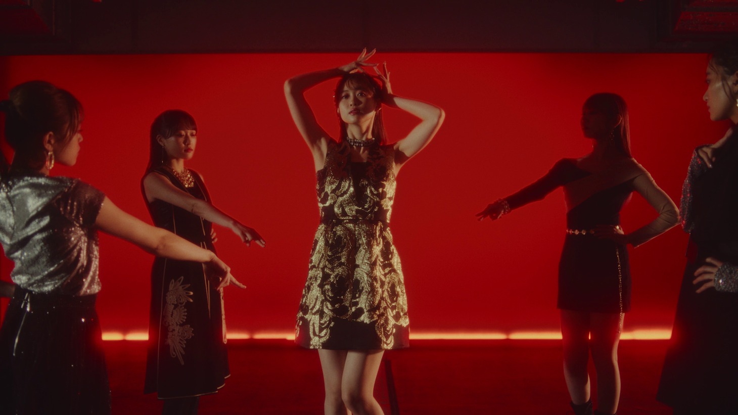 i☆Ris「Queens Bluff」ミュージックビデオより。