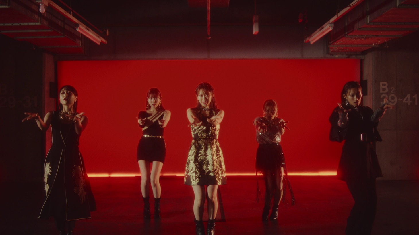 i☆Ris「Queens Bluff」ミュージックビデオより。