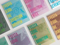 物販コーナーで販売される、「D'FESTA」ソウルオフィシャルブック。(c)DISPATCH