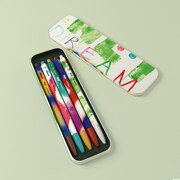 物販コーナーで販売される、「D'FESTA」Artist paintingボールペンセット。(c)DISPATCH