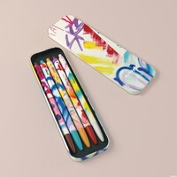 物販コーナーで販売される、「D'FESTA」Artist paintingボールペンセット。(c)DISPATCH