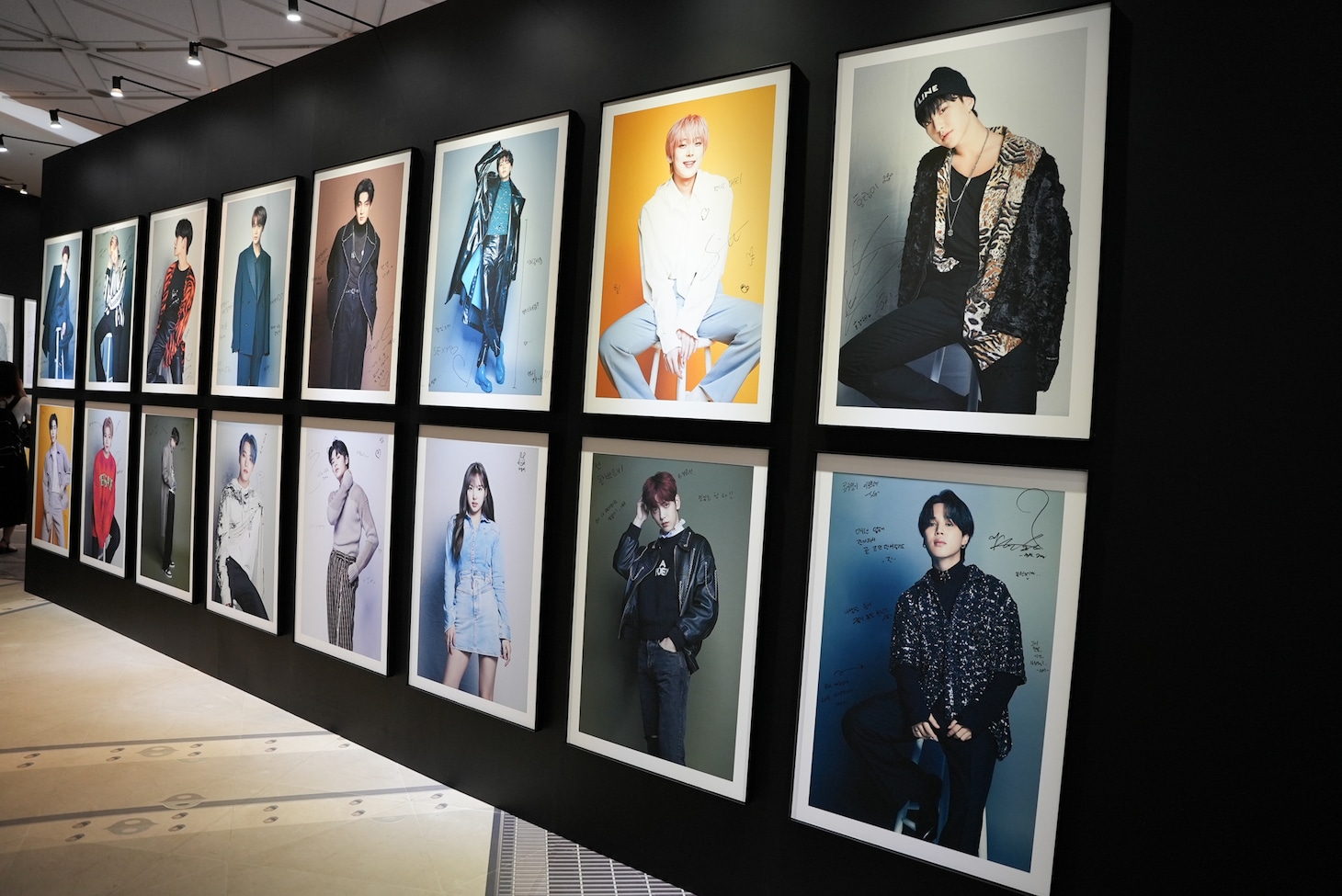 「EXHIBITION」コーナーの様子。