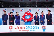 Aぇ! groupとミャクミャク。（提供：2025年日本国際博覧会協会）
