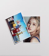 物販コーナーで販売される、「D'FESTA」オリジナルポストカード。(c)DISPATCH