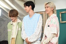 コメント収録で笑顔を見せる（左から）伊藤壮吾、ジャン海渡、田中洸希。