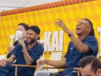 ネイマールとエムバペ。(c)TBS