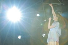 叫ぶ佐々木久美。（撮影：上山陽介）