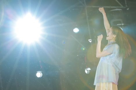 叫ぶ佐々木久美。（撮影：上山陽介）