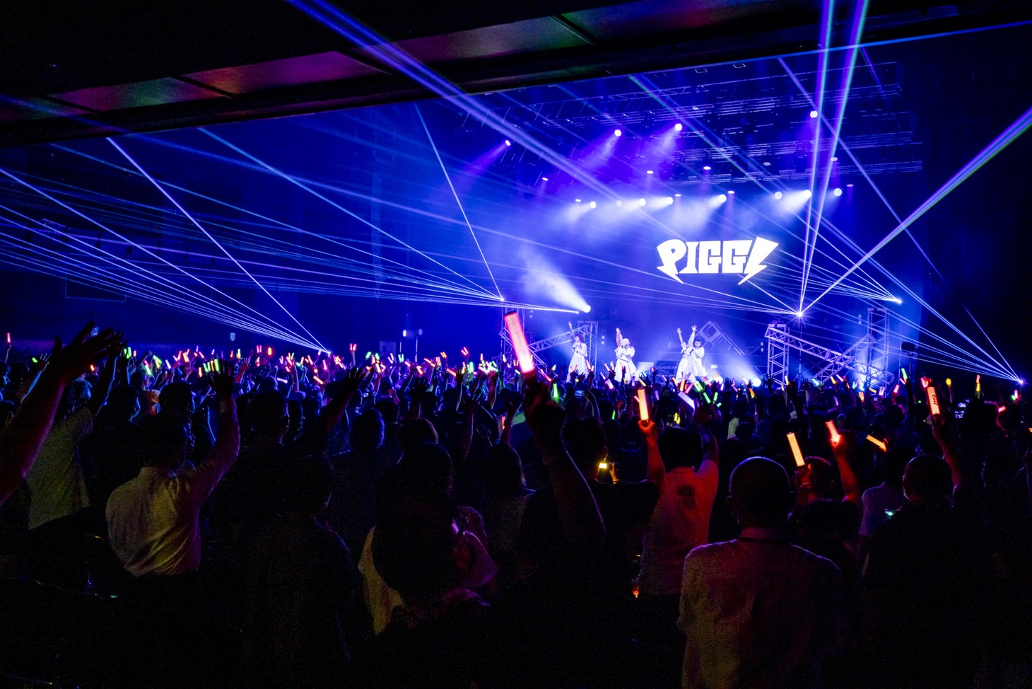 PIGGSのライブの様子。（Photo by Viola Kam［V'z Twinkle］）