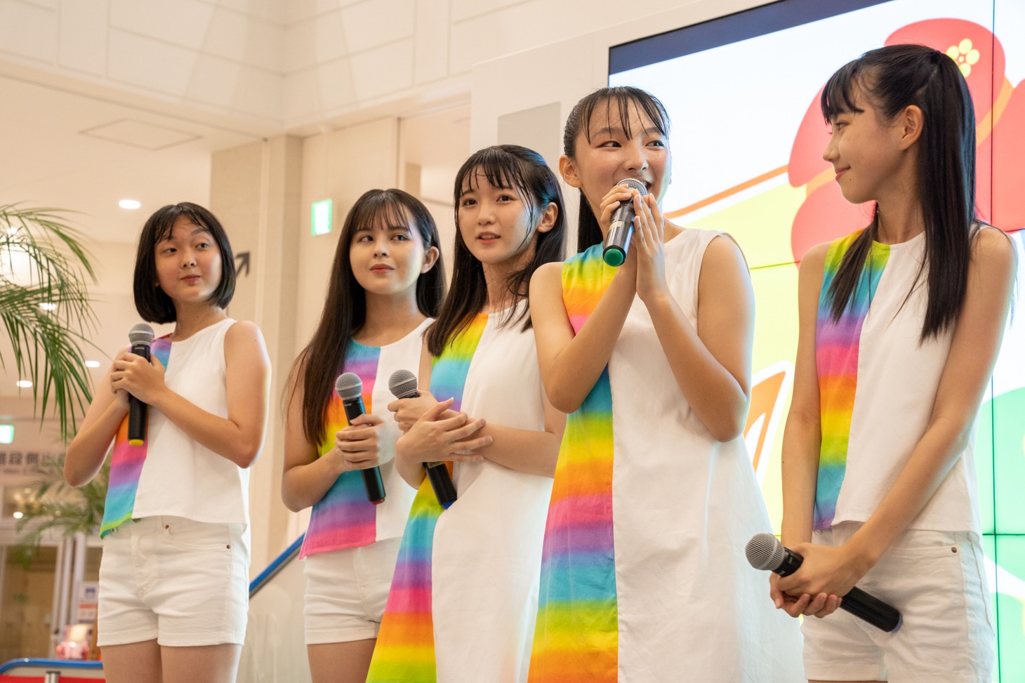 OKI.7STARSのデビューイベント「めんそーれ！オキナナの夏」の様子。（提供：タワーレコード）