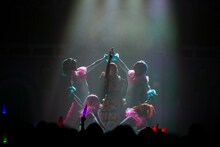 「きゃりーぱみゅぱみゅ10th ANNIVERSARY JAPAN TOUR 2022 CANDY WAVE」の様子。（撮影：前田政宗）