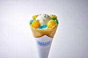 CAFE CREPEとのコラボメニュー。“青い宝石”をイメージした「TREASURE CREPE」。